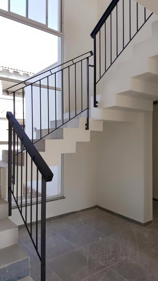 עיצוב מתכת מיוחדת למעקה מדרגות 